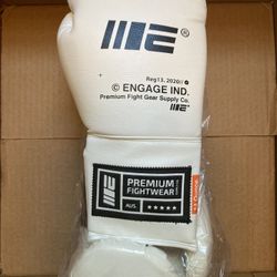 *Brand New - Engage Lace-up Boxing gloves - 14 ounce