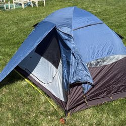 Roomy 2 person Backpacking Tent. Alps Mountaineering