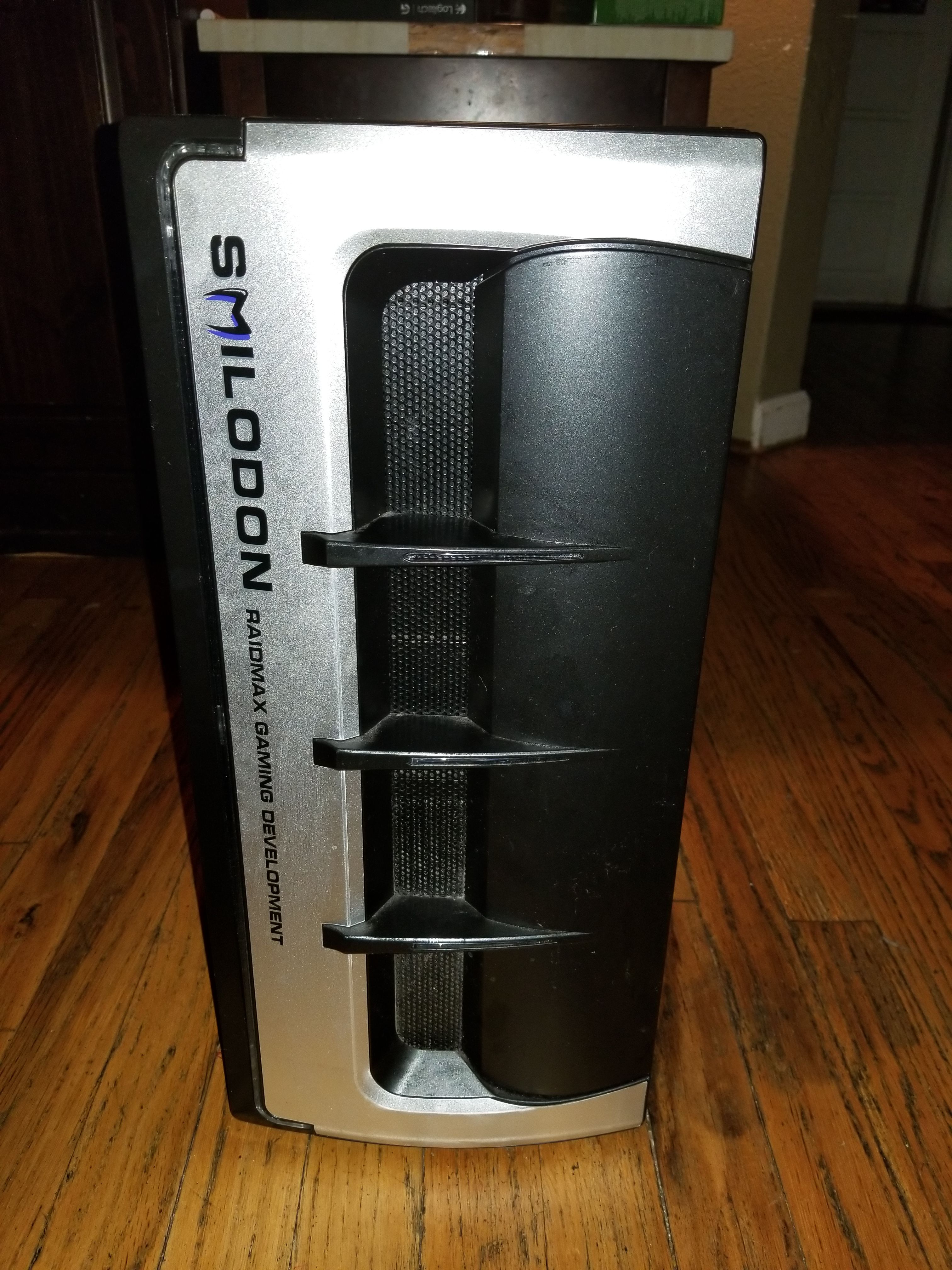 SMILODON GAMING CASE