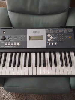 Yamaha YPT-230 61-Key Digital Keyboard / Piano