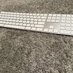 Apple Magic Keyboard with Numeric Keypad + Travel Case – Excellent Condition