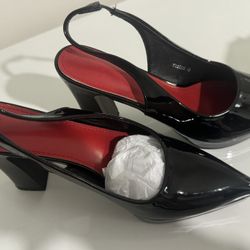 black patten leather pump size 40 or US 8 1/2