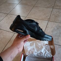 Nike Size 10 Brand New Obo