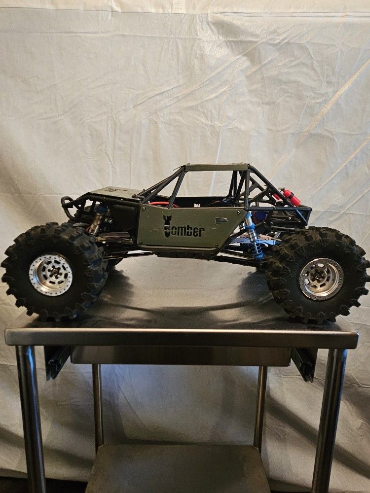 Axial RR10 Bomber