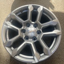 Single 2025 Chevy Silverado Rim 18” Oem New Condition ( One 1 Wheel Only )( Solamente Un 1 Rin ) Como Nuevo