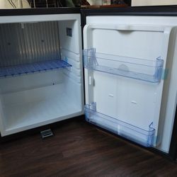Silent Refrigerator w/lock