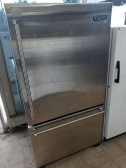 Viking Professional stainless steel bottom freezer refrigerator - Free delivery