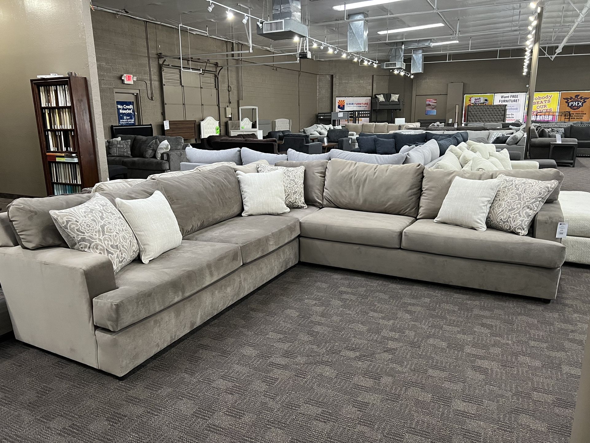 FREE DELIVERY Big Taupe Sectional Couch