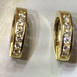 14 Karat Gold 2 1/2 Carat Total Weight Six Diamonds In Each Earring Top Quality $3500 Appraisal 1500 