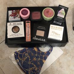 Makeup bundle +free face mask