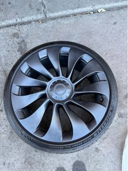 Four Tesla Model Y Performance 21” wheels