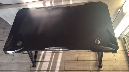 Gaming desk