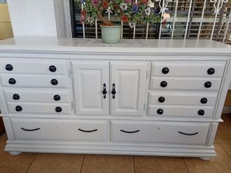 DRESSER