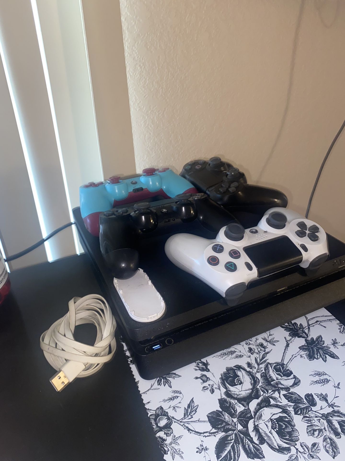 PS4 Slim - With Games And Controllers 