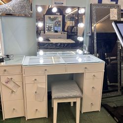 🔥Hot Deal🔥Brand New LED Light Vanity And Stool $699, Finance Available, Delivery Available 
