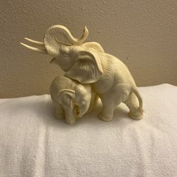 Elephant - Mom And Baby