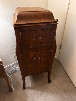Victrola VV-X Phonograph (Wind-Up Record Player) - As-Is with Scratches & Needs Crank Repair