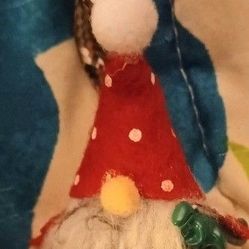 NEW ADORABLE FOR THE KIDS JEWELRY GNOMES WITH DINOSAURS, FOSSIL EDMONTOSAURUS WITH PARASAUROLOPHUS!