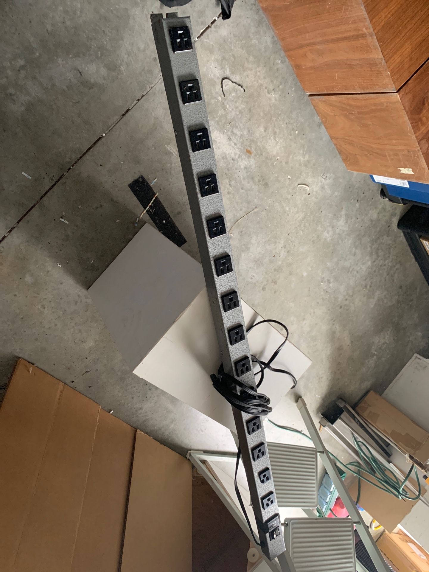 Metal Multisocket
