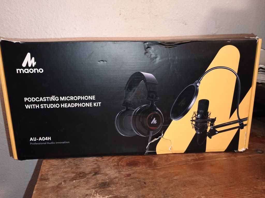 Maono Podcasting Microphone
