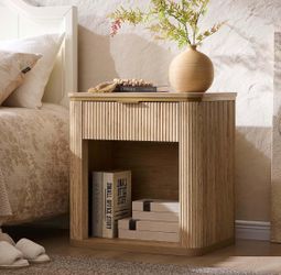 23" Mid-Century Modern Fluted Nightstand – Natural Oak (Like New)