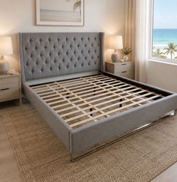 King bed frame / cama king de tela gris