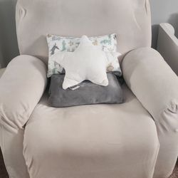 Single Sofa Chair Reclainer With Ivory Covers