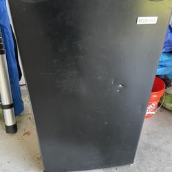 Igloo Mini Fridge 3.4 Cu $60 OBO