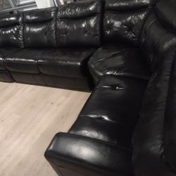 SECTIONAL GENUINE LEATHER RECLINER ELECTRIC BLACK COLOR.. DELIVERY SERVICE AVAILABLE 💥🚚✅