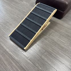 $35 / (39” Long X 17” Wide X 12-23” Tall) Indoor Dog Ramp