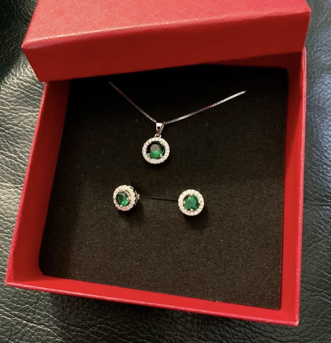 Emerald Pendant Necklace Earrings Set In Sterling Silver