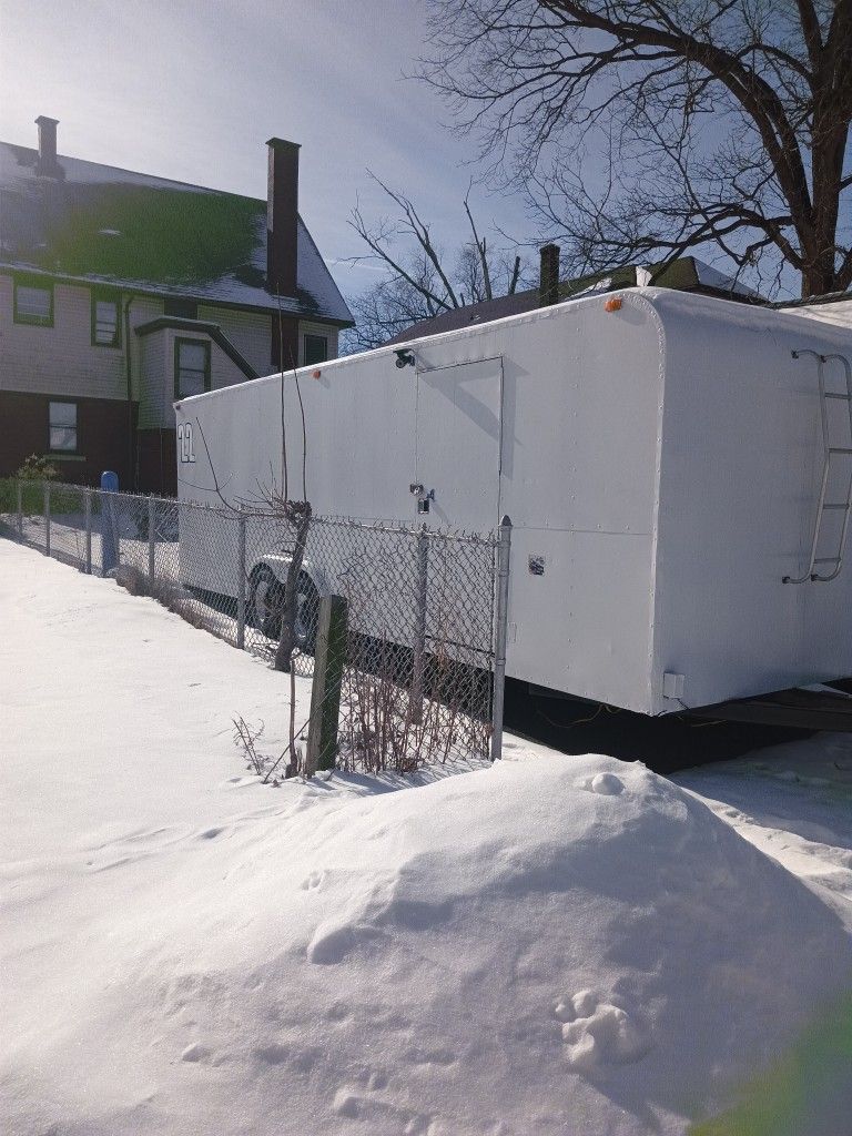 24 Ft Trailer 