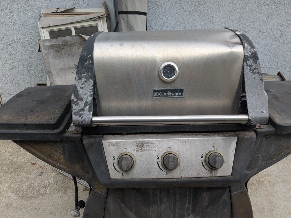BBQ Grillware 3 Burner Propane Barbecue With Sideburner
