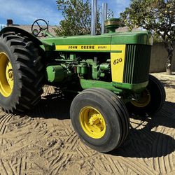 John Deere 820 Tractor