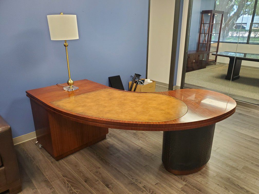 Theodore Alexander The Modern Ceo Curve Executive Office Desk $5999 (Good Condition)