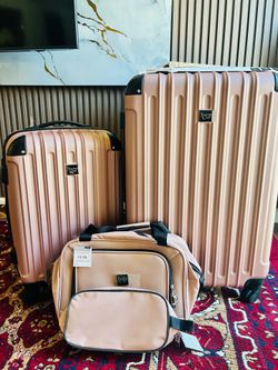 Rolling traveling luggage set