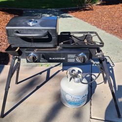Blackstone combo grill with tank folds up for easy on the go