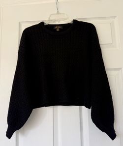 Black cropped cable knit sweater (M)