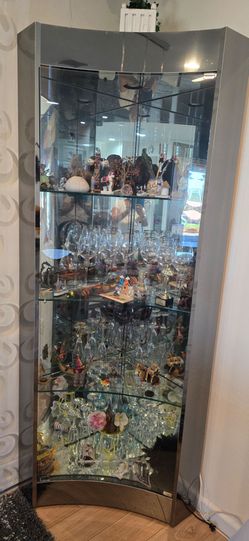 Curved Glass Display Cabinet with Mirror Back