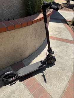 Electric scooter no charger not sure if working