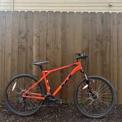 GT Aggressor 27.5” Mountain Bike — Medium Frame (17”) — Like New Aluminium Bicycle