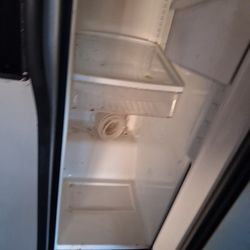 Side by side refrigerator