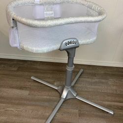 Halo Swivel baby bassinet