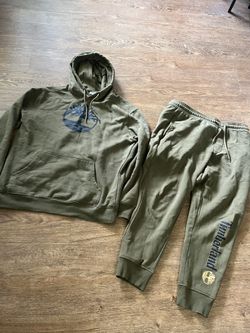 TIMBERLAND olive drab sweatsuit. Sweatpants and hoodie/sweatshirt