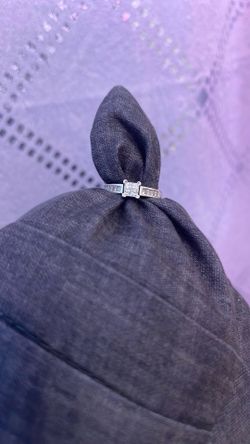 Gold/ Diamond Ring