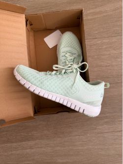 Reebok Shoes (Woman Size 8)
