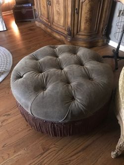 Round Leather/suede Ottoman