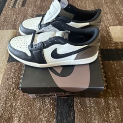 Jordan 1 low OG Mocha Size 8