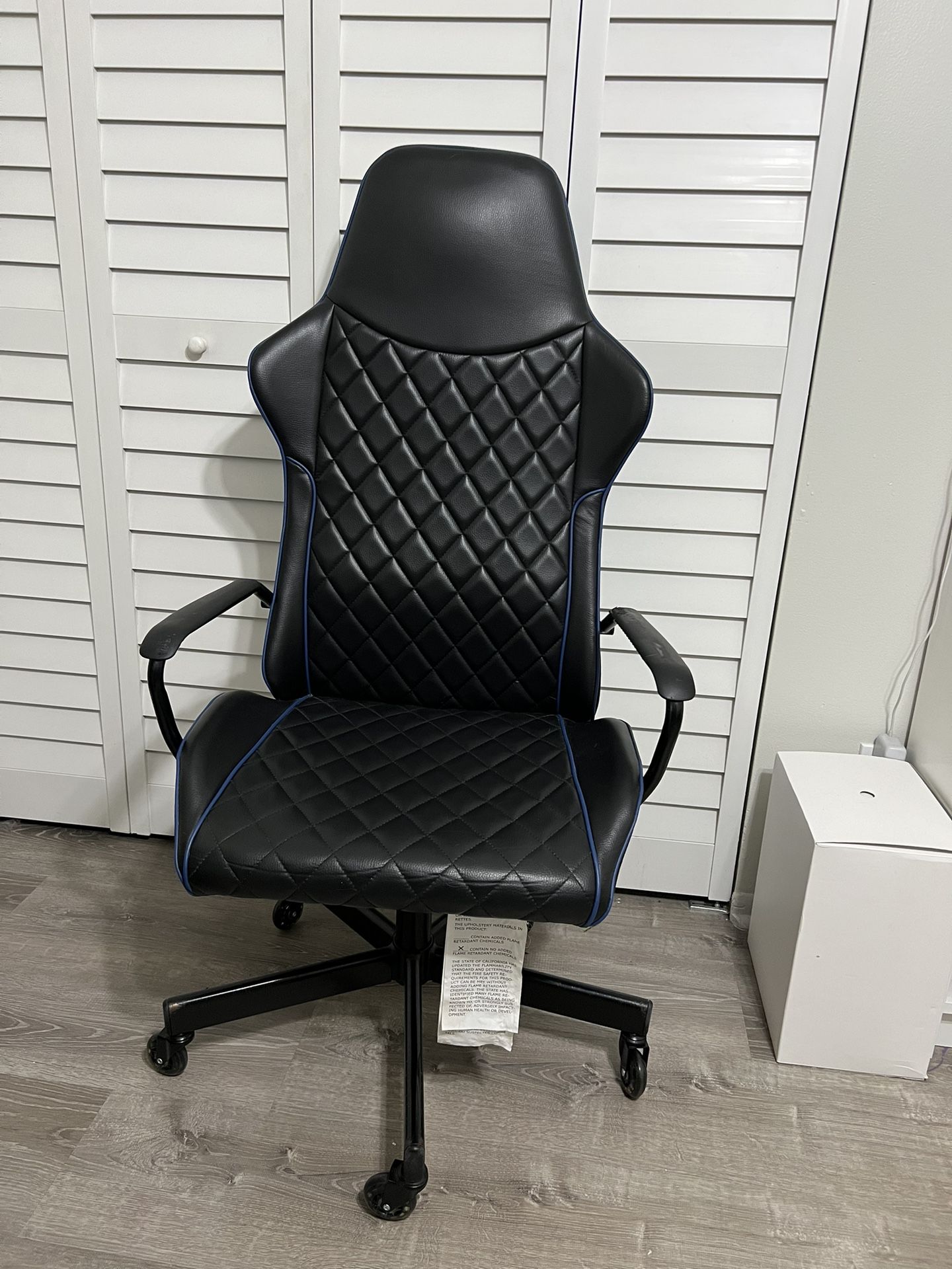 IKEA UTESPELARE Gaming Chair – $100 🎮🪑