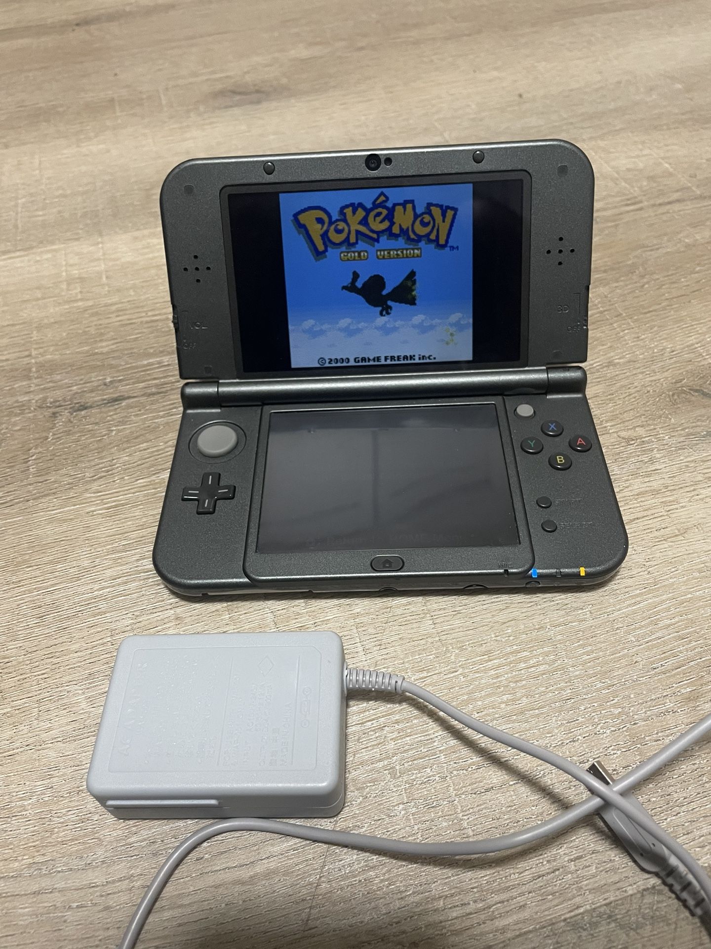 New 3DS XL + Pokémon Gold